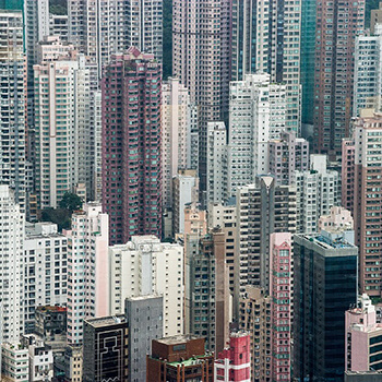 Najtańsze biurka z regulacją pochylenia blatu dla młodych artystów